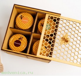 Набор подарочный (4 вида мёда в фанерном коробе) №2