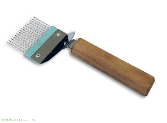 Вилочка для распечатывания сот (нерж. сталь, деревянная ручка)