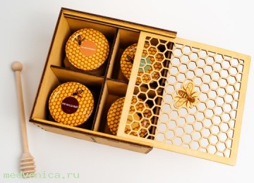 Набор подарочный (4 вида мёда в фанерном коробе) №1